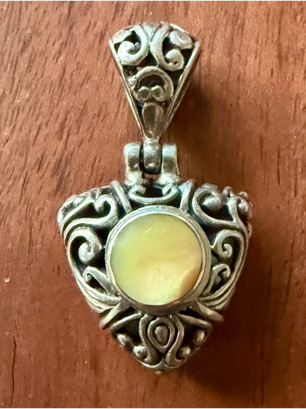 VTG Relios 925 Sterling Silver Southwestern Mother of Pearl Cabochon Pendant 10g